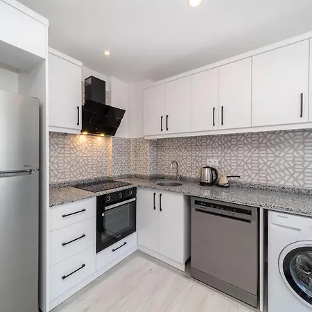 Central And Modern Flat In Muratpasa