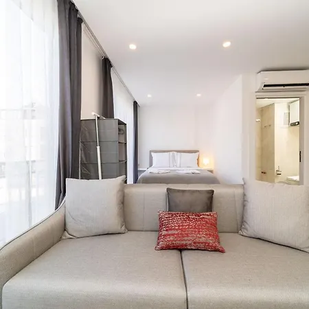 Central And Modern Flat In Muratpasa 아파트